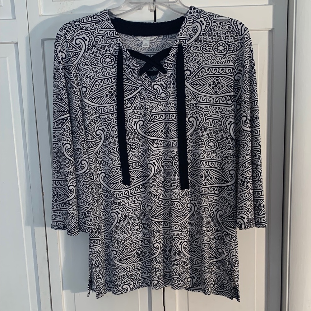 Cato Black & White Tie Front Tunic with 3/4 Bell Sleeves EUC